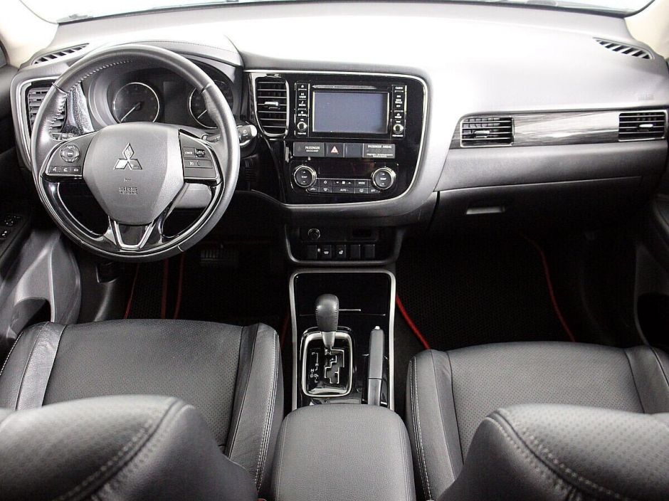 Mitsubishi Outlander, 2.0 л, Вариатор, 2017 фото 8