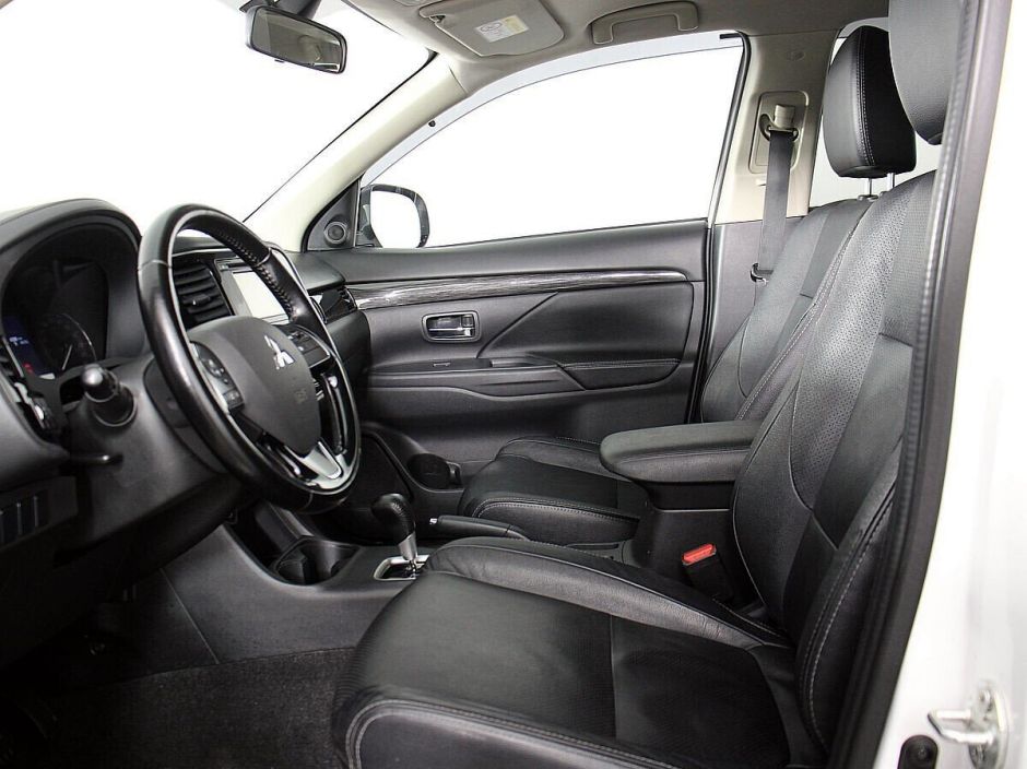 Mitsubishi Outlander, 2.0 л, Вариатор, 2016 фото 7