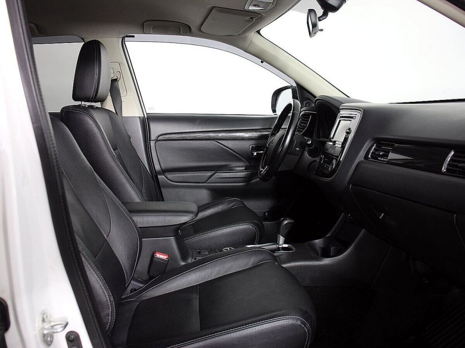 Mitsubishi Outlander, 2.0 л, Вариатор, 2016 фото 2