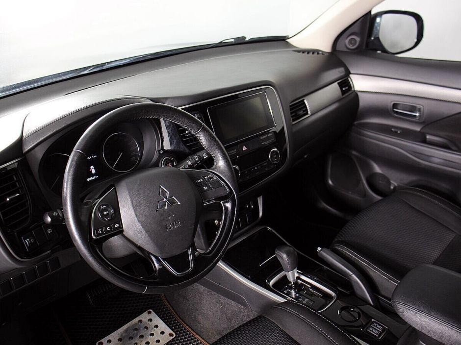 Mitsubishi Outlander, 2.0 л, Вариатор, 2018 фото 8