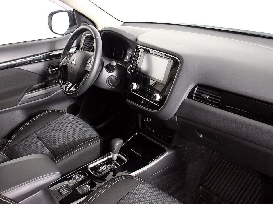 Mitsubishi Outlander, 2.0 л, Вариатор, 2020 фото 2