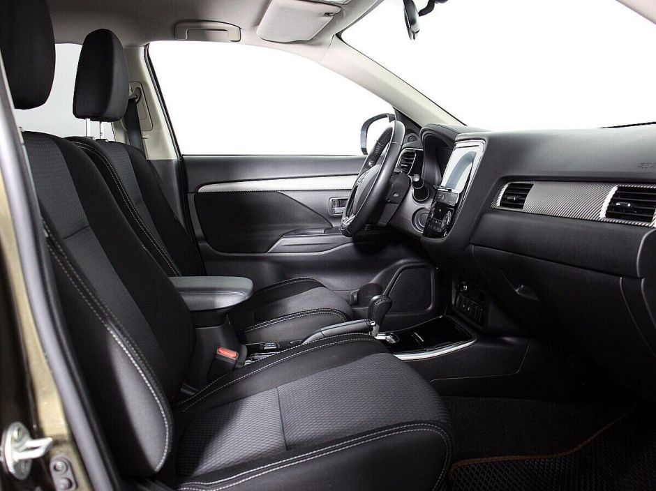 Mitsubishi Outlander, 2.0 л, Вариатор, 2018 фото 2
