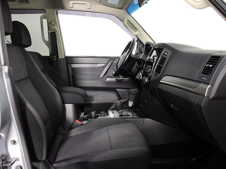 Mitsubishi Pajero, 3.0 л, АТ, 2015 фото 1