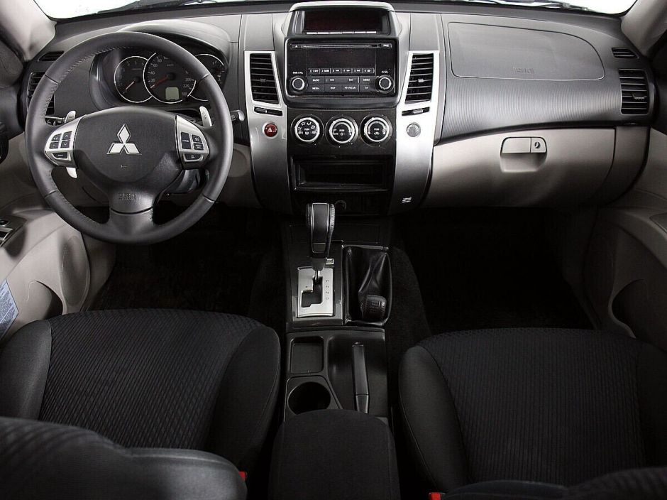 Mitsubishi Pajero Sport, 2.4 л, АТ, 2015 фото 9