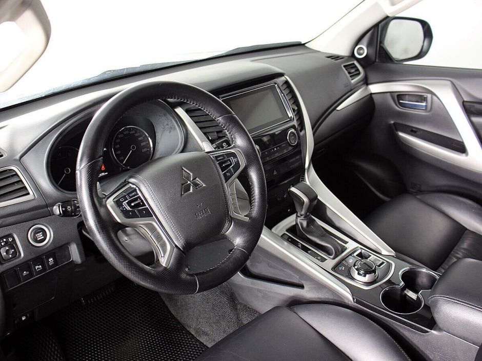 Mitsubishi Pajero Sport, 3.0 л, АТ, 2016 фото 8