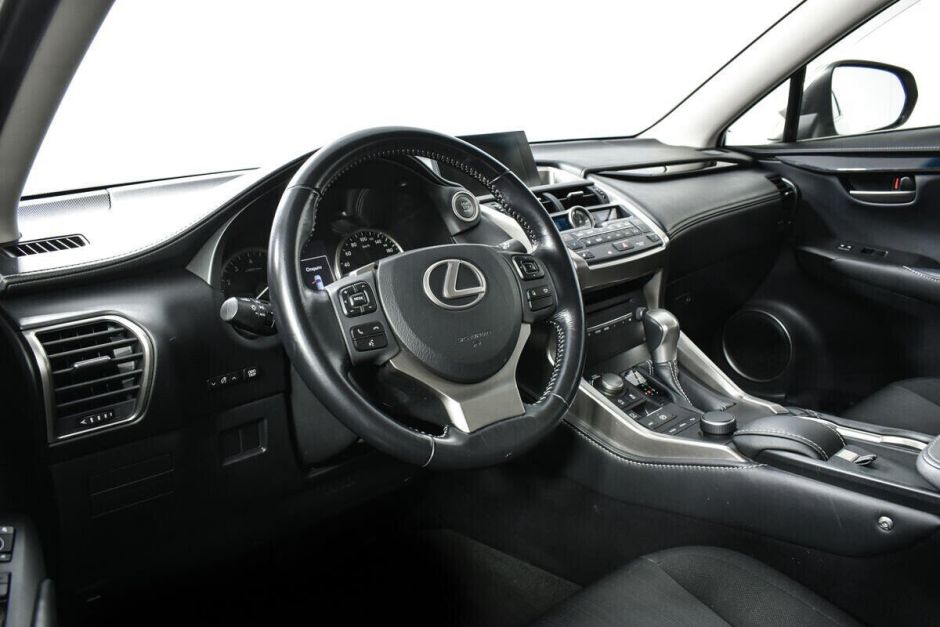 Lexus NX, 2.0 л, Вариатор, 2015 фото 7