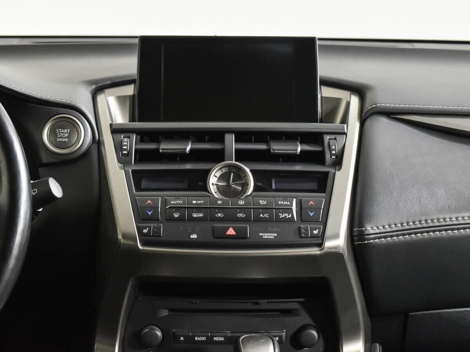 Lexus NX, 2.0 л, Вариатор, 2016 фото 10