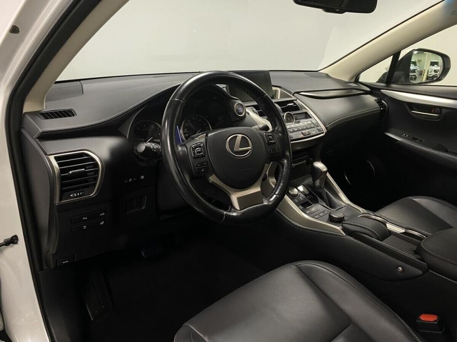 Lexus NX, 2.0 л, Вариатор, 2017 фото 7