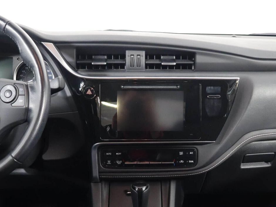 Toyota Corolla, 1.6 л, Вариатор, 2016 фото 9