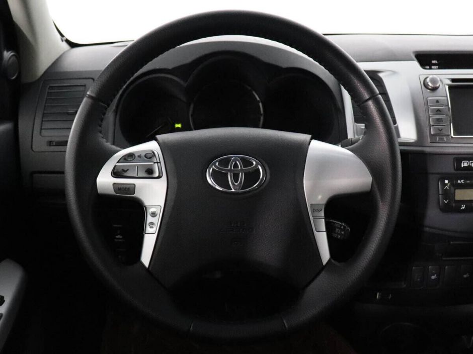 Toyota Hilux, 3.0 л, АТ, 2014 фото 7