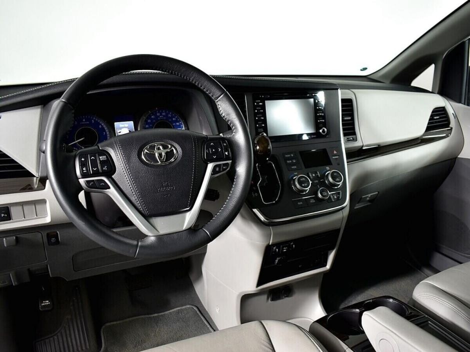 Toyota Sienna, 3.5 л, АТ, 2019 фото 7