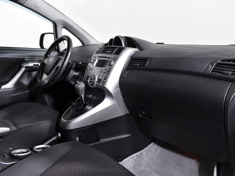 Toyota Verso, 1.8 л, Вариатор, 2011 фото 2
