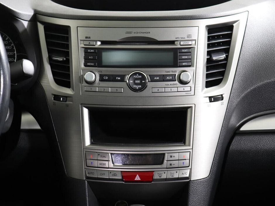 Subaru Legacy, 2.0 л, Вариатор, 2010 фото 9