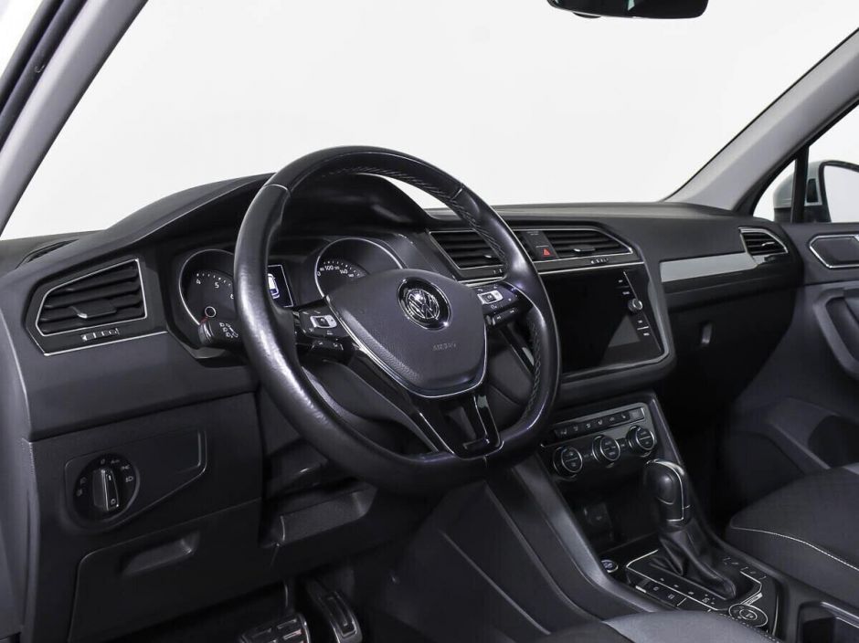 Volkswagen Tiguan, 2.0 л, Робот, 2018 фото 7