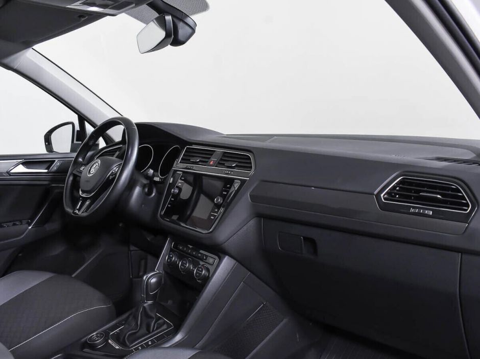 Volkswagen Tiguan, 2.0 л, Робот, 2018 фото 8