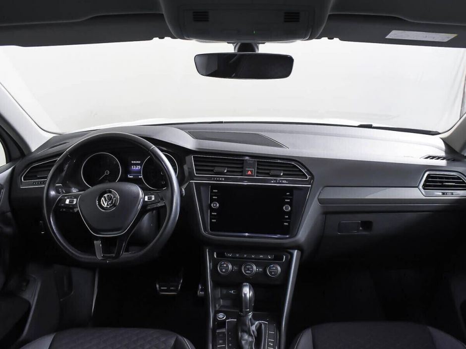 Volkswagen Tiguan, 2.0 л, Робот, 2018 фото 9