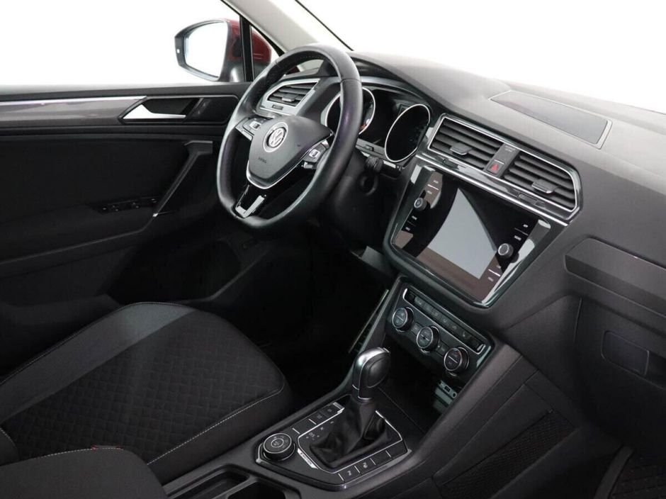 Volkswagen Tiguan, 2.0 л, Робот, 2018 фото 7
