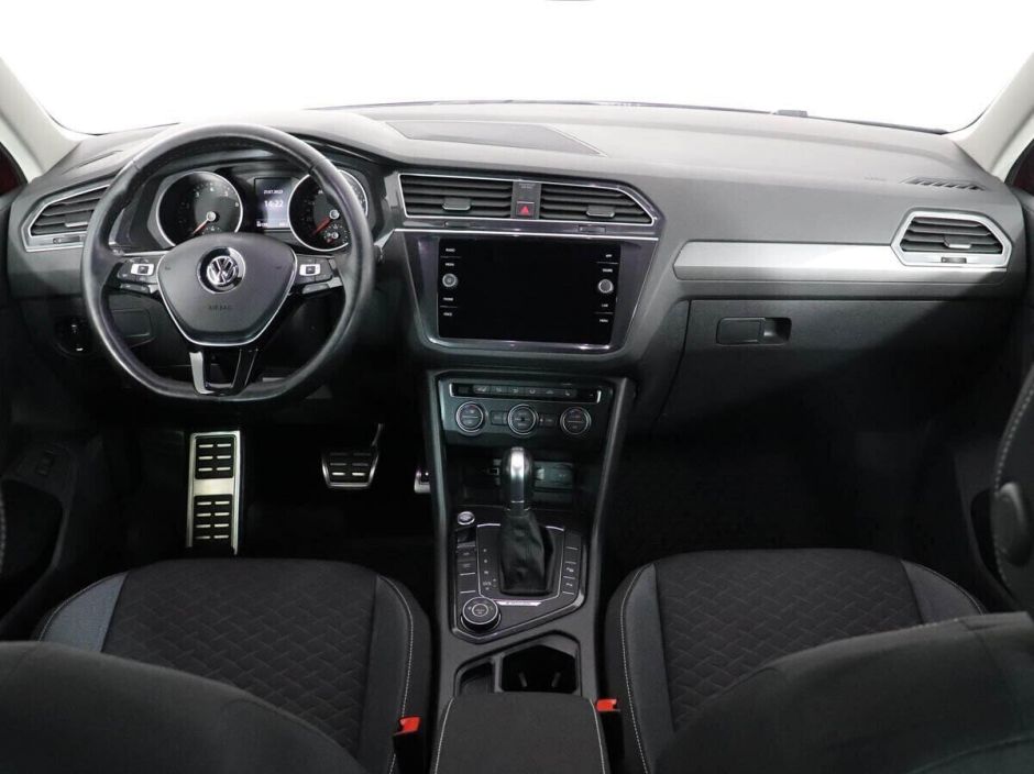 Volkswagen Tiguan, 2.0 л, Робот, 2018 фото 8