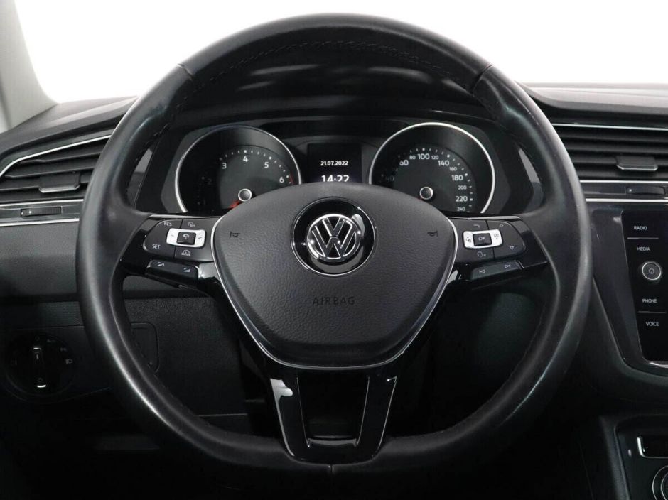 Volkswagen Tiguan, 2.0 л, Робот, 2018 фото 9