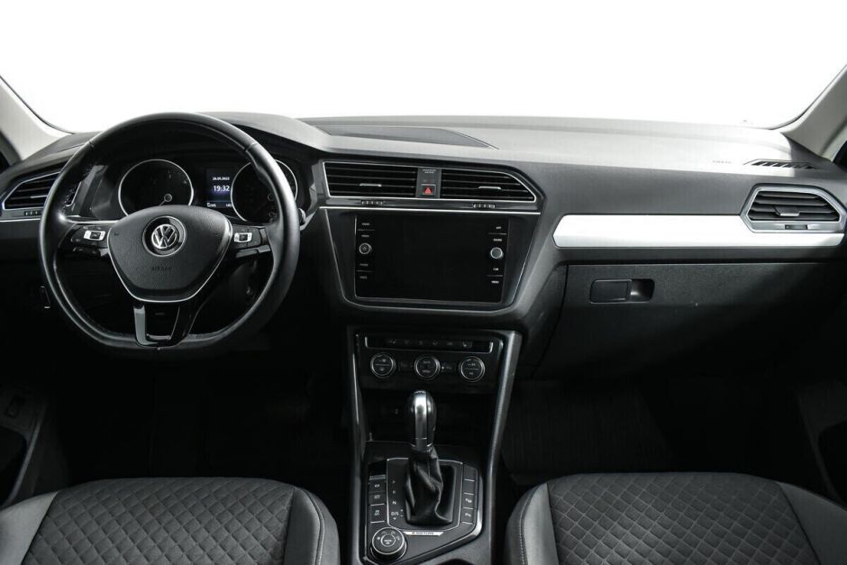 Volkswagen Tiguan, 2.0 л, Робот, 2018 фото 8