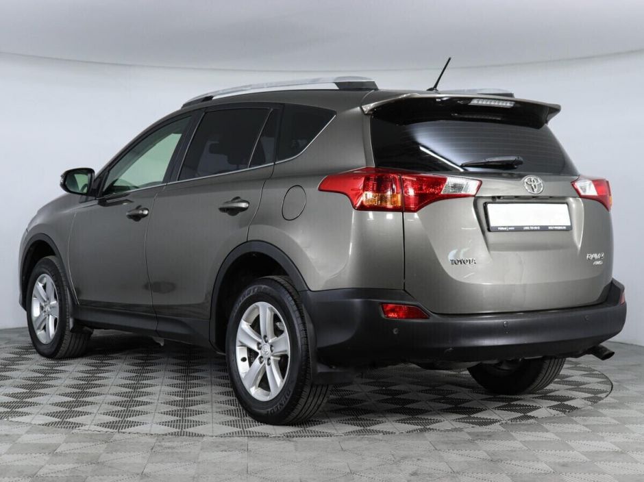 Toyota RAV4, 2.2 л, АТ, 2015 фото 4