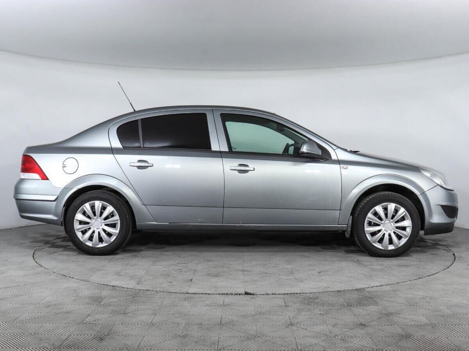 Opel Astra, 1.8 л, МТ, 2012 фото 6