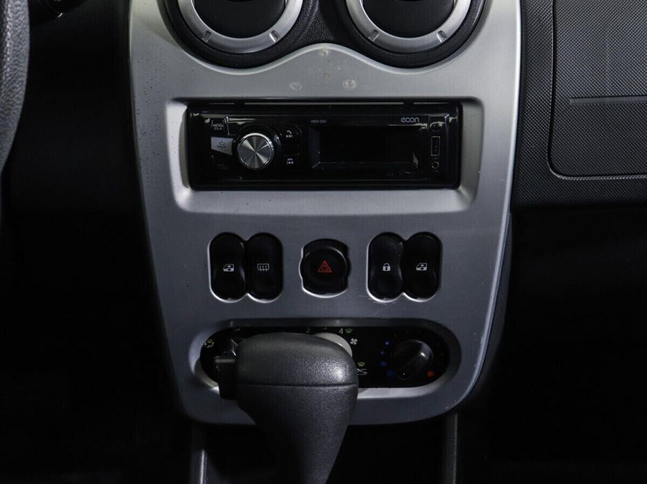 Renault Sandero, 1.6 л, АТ, 2011 фото 2