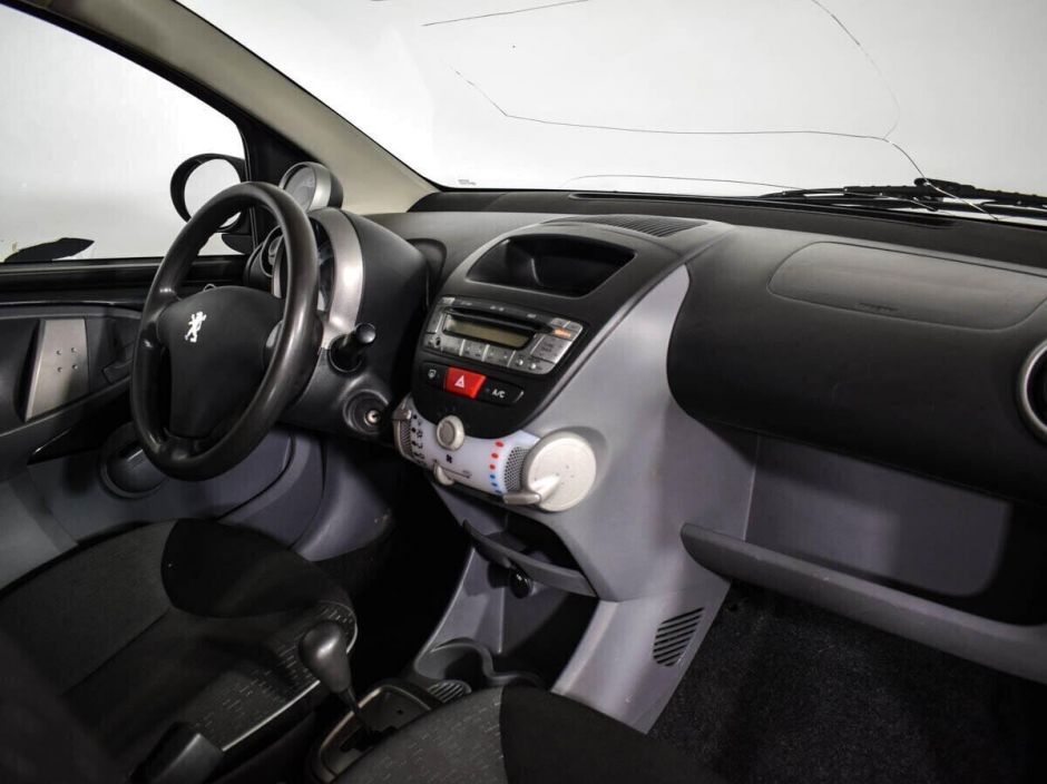 Peugeot 107, 1.0 л, Робот, 2011 фото 11