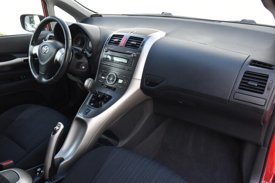 Toyota Auris, 1.6 л, Робот, 2008 фото 11