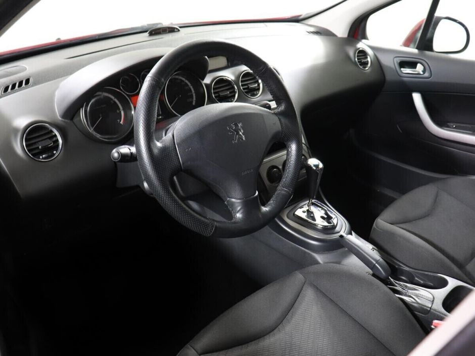 Peugeot 308, 1.6 л, АТ, 2011 фото 2