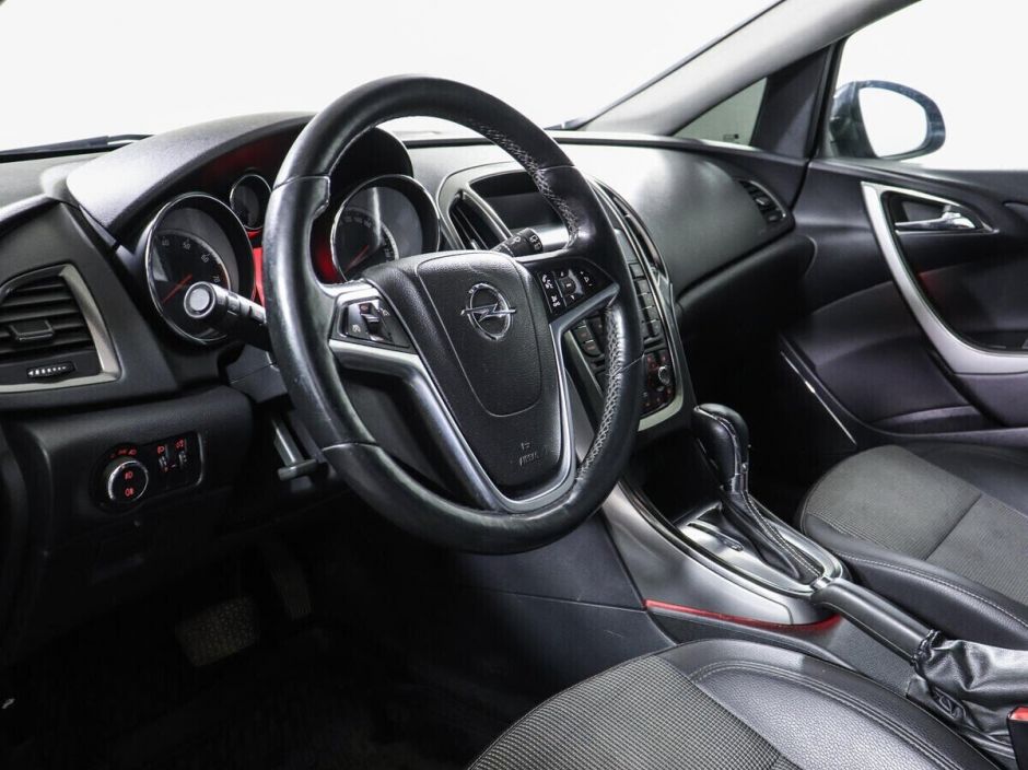 Opel Astra, 1.4 л, АТ, 2012 фото 2