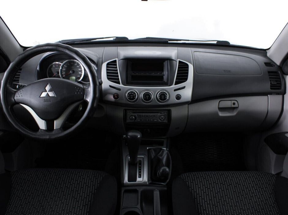 Mitsubishi L200, 2.5 л, АТ, 2012 фото 8