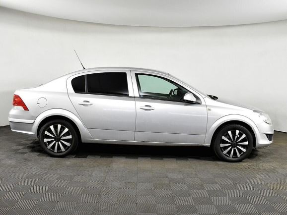 Opel Astra, 1.8 л, АТ, 2010 фото 6