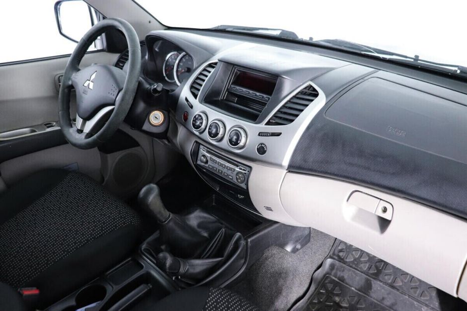 Mitsubishi L200, 2.5 л, МТ, 2012 фото 2