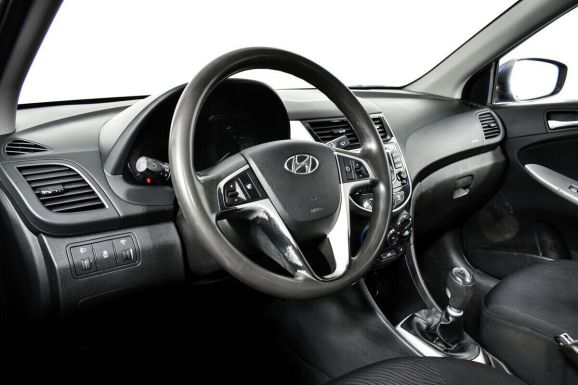 Hyundai Solaris, 1.6 л, МТ, 2011 фото 1