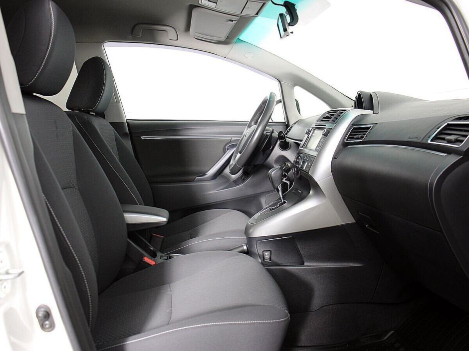 Toyota Verso, 1.8 л, Вариатор, 2013 фото 2