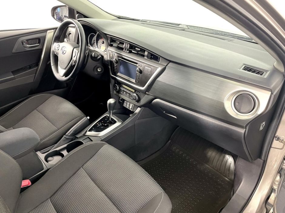 Toyota Auris, 1.6 л, Вариатор, 2014 фото 2