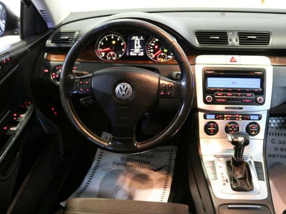 Volkswagen Passat, 1.8 л, Робот, 2009 фото 2