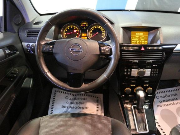 Opel Astra, 1.8 л, АТ, 2011 фото 2