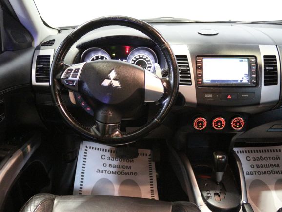 Mitsubishi Outlander Ultimate, 2.4 л, Вариатор, 2012 фото 10
