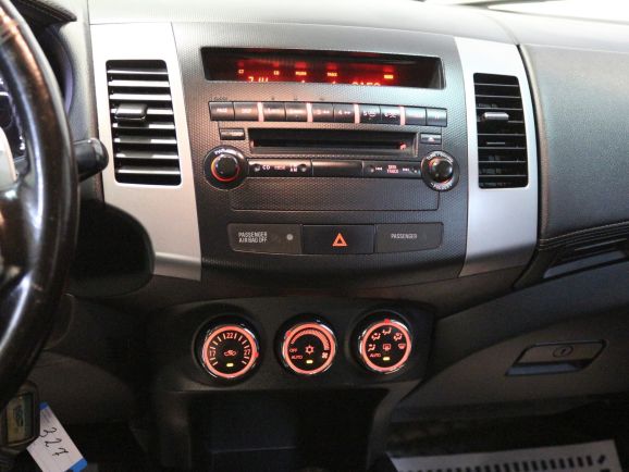 Mitsubishi Outlander Intense, 2.0 л, Вариатор, 2011 фото 11
