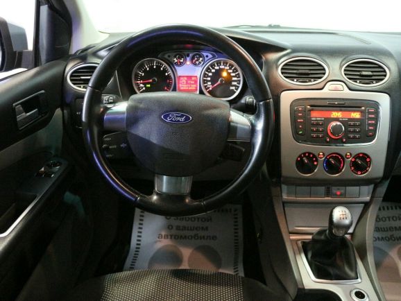 Ford Focus Comfort, 1.8 л, МТ, 2010 фото 2
