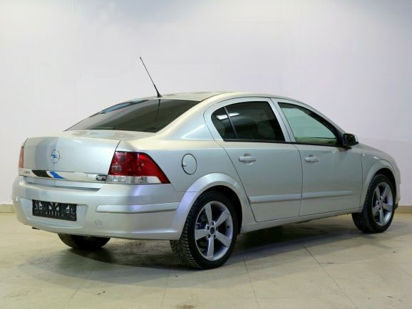 Opel Astra Cosmo, 1.6 л, МТ, 2013 фото 4