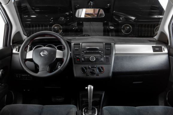 Nissan Tiida, АТ, 2010 фото 8