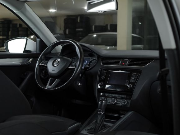 Skoda Octavia, Робот, 2013 фото 7