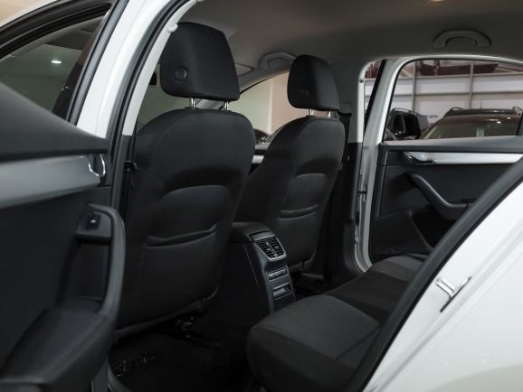 Skoda Octavia, Робот, 2013 фото 8