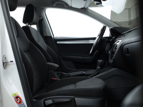 Skoda Octavia, Робот, 2013 фото 10