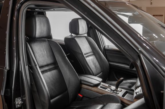 BMW X5, АТ, 2010 фото 8