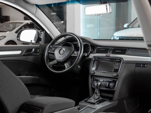 Skoda Superb, Робот, 2014 фото 7