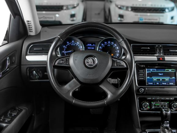 Skoda Superb, Робот, 2014 фото 12